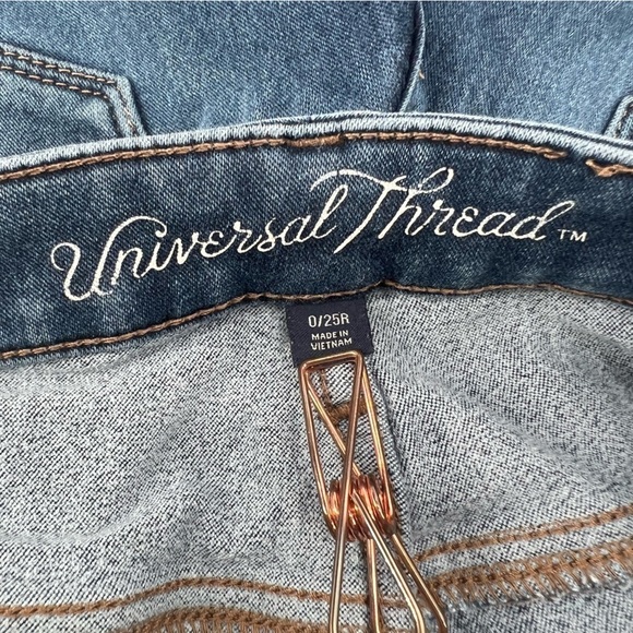 Universal Thread Straight Leg Skinny Jeans Size 0 Women’s - Picture 2 of 5